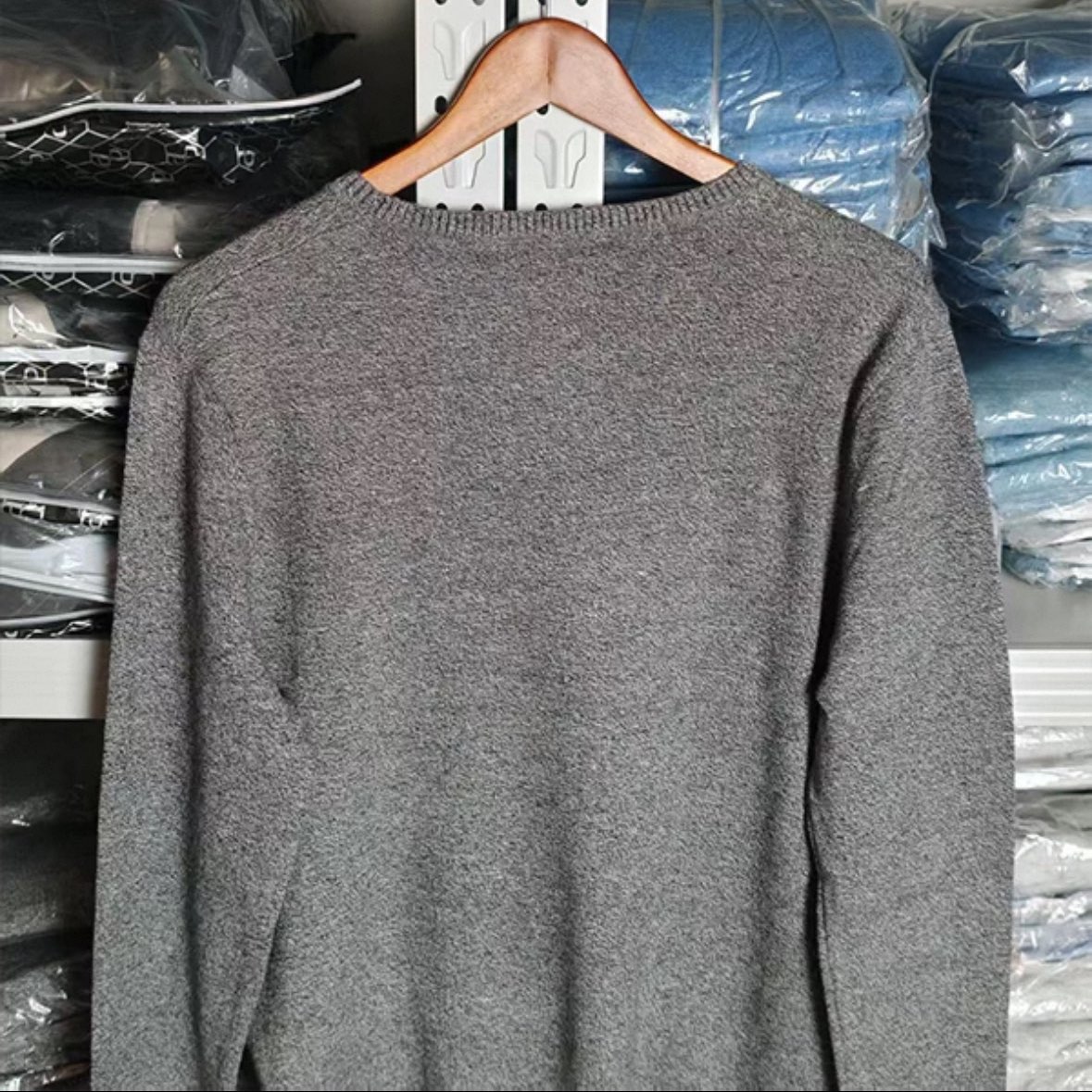 Long-sleeved warm men's sweater, round-neck, business casual pullover, soft and cozy knitted shirt